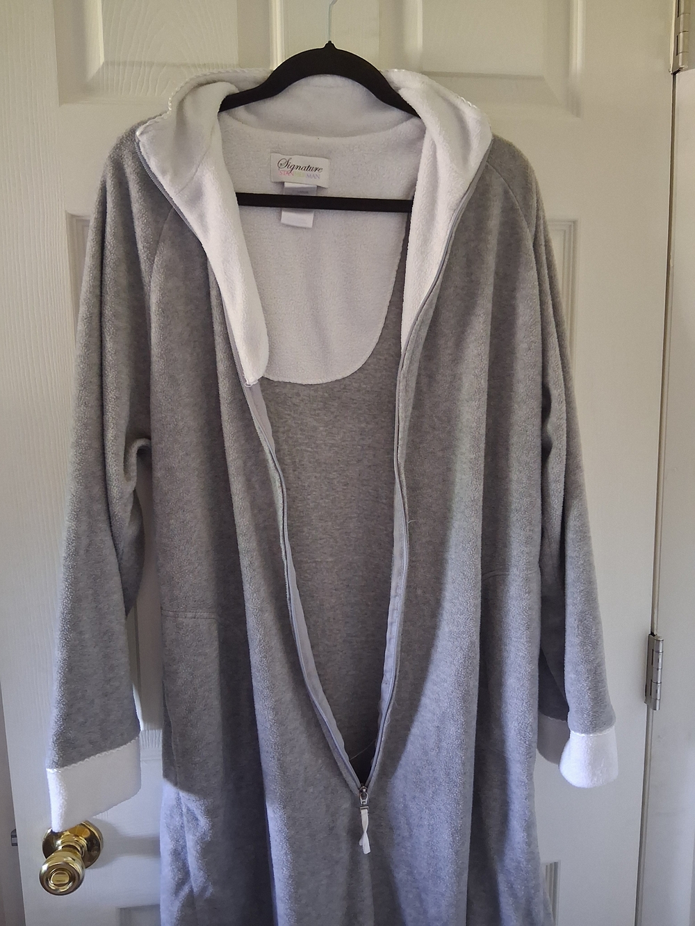 Cozy Women's Gray Zip-Front Fleece Robe - Picture 5 of 6